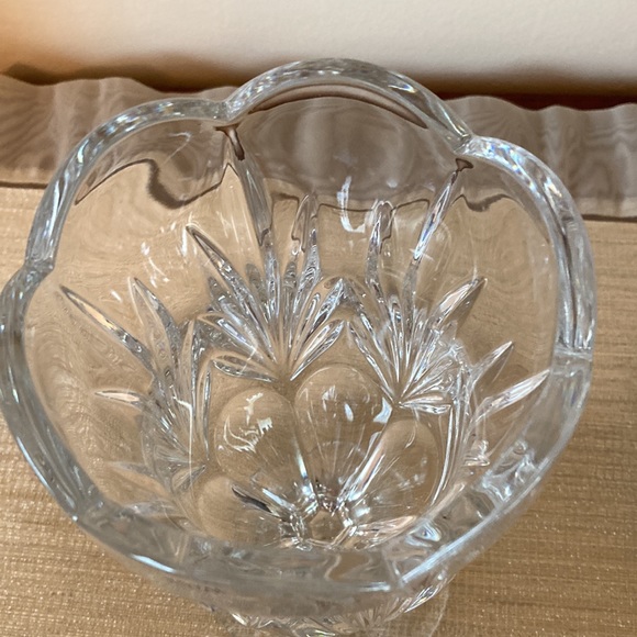 Beautiful Royal Limited Tulip Vase Made in Czech Republic New in the Box - Picture 3 of 6